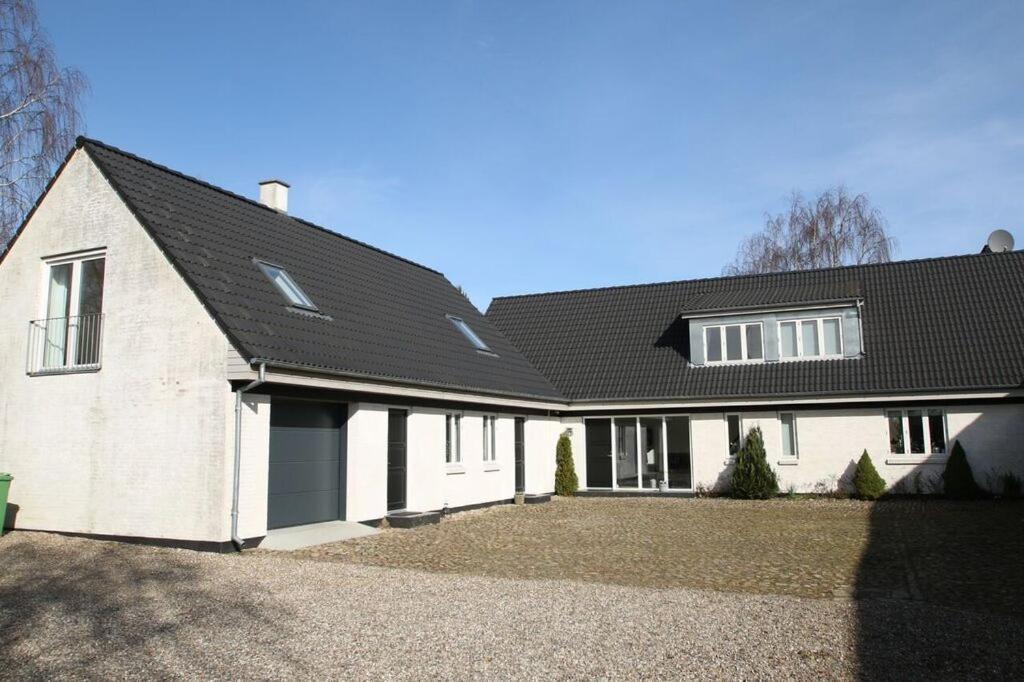 Stenbrogard Harlev Stationsby Exterior foto
